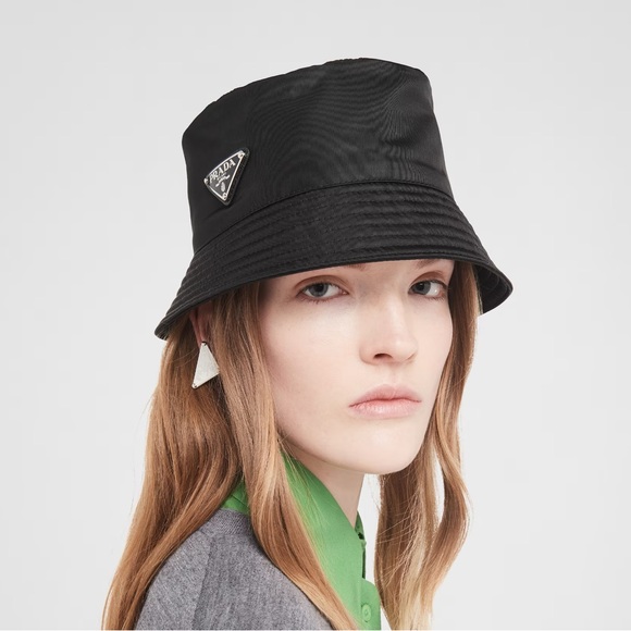 Prada: Triangle Logo Re-Nylon Edition Bucket Hat - Picture 3 of 17